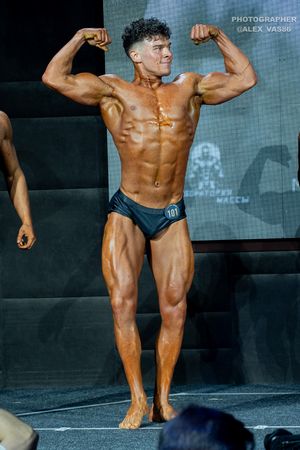 CLASSIC  PHYSIQUE юниоры